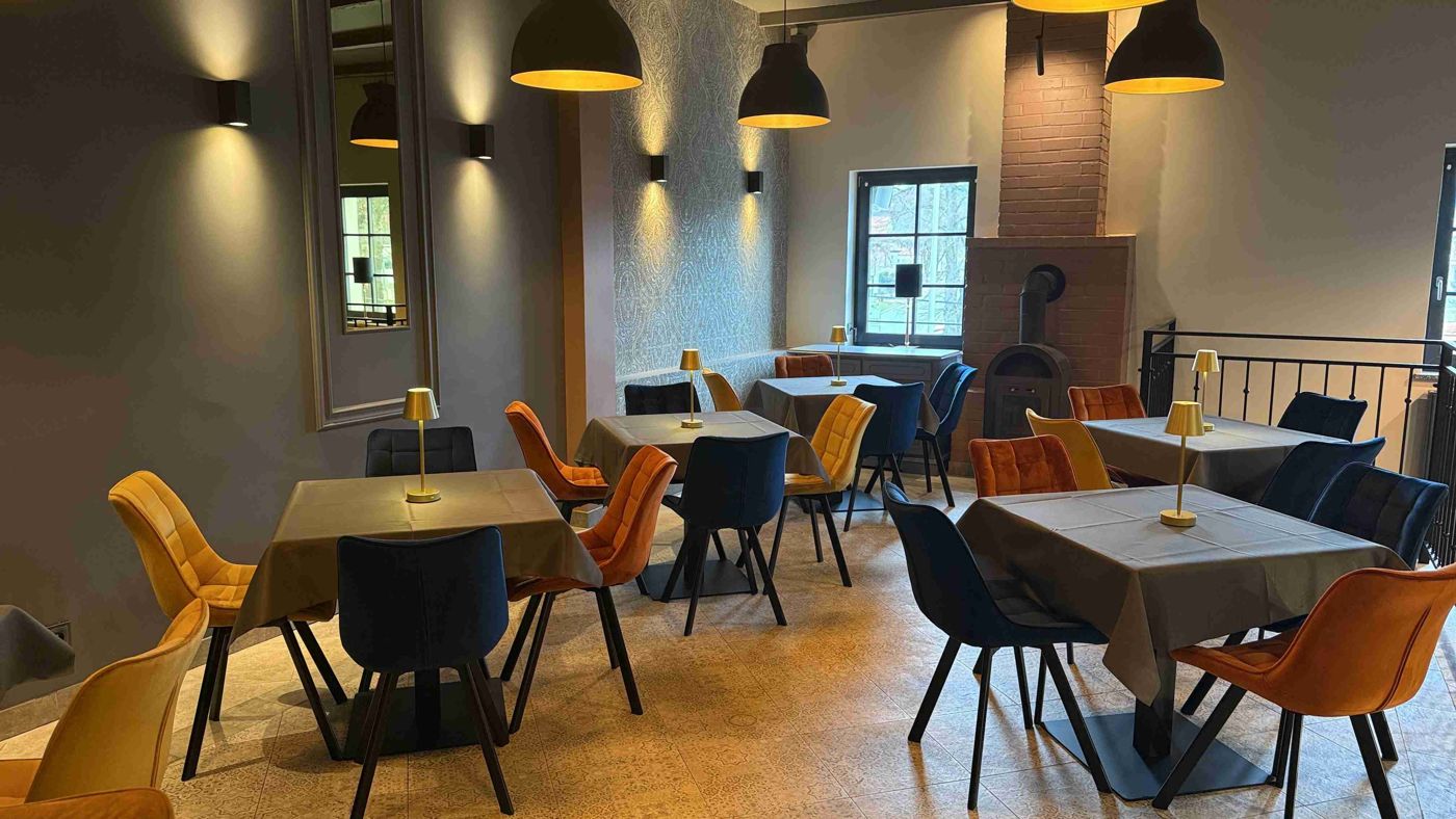 Sala na piętrze Trattorii da Emilio